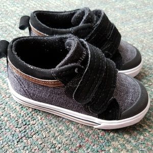 Toddlers shoes size 6